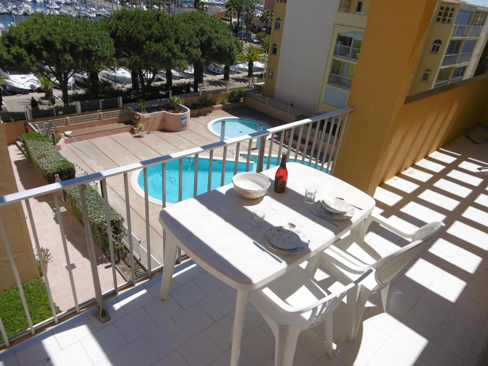 Apartment Gruissan - Appartement T3 Ensoleille - 6 Pers - Piscine Collective Et Parking - Fr-1-796-44